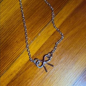 Silver bow necklace